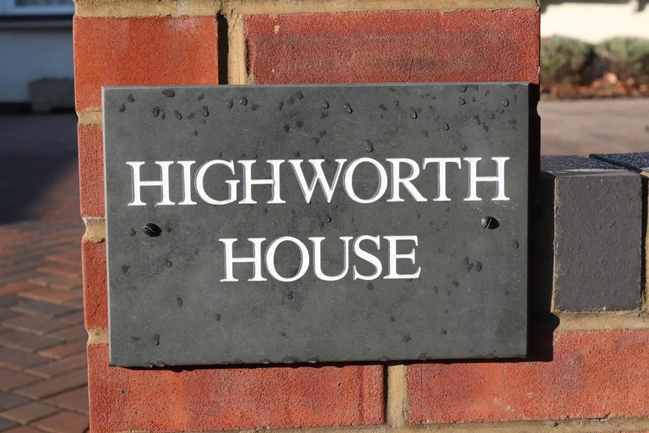 Highworth House Bed & Breakfast สวินดอน ภายนอก รูปภาพ