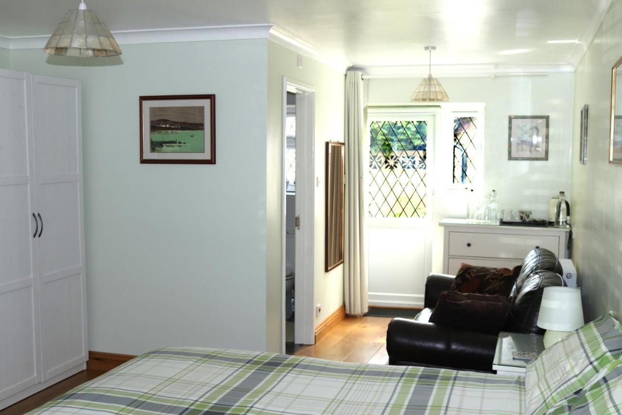 Highworth House Bed & Breakfast สวินดอน ภายนอก รูปภาพ