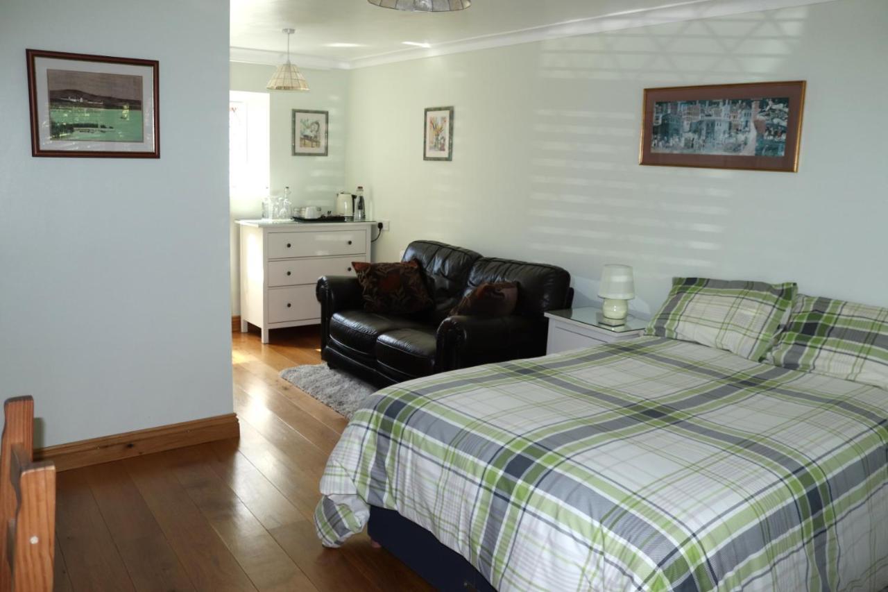 Highworth House Bed & Breakfast สวินดอน ภายนอก รูปภาพ