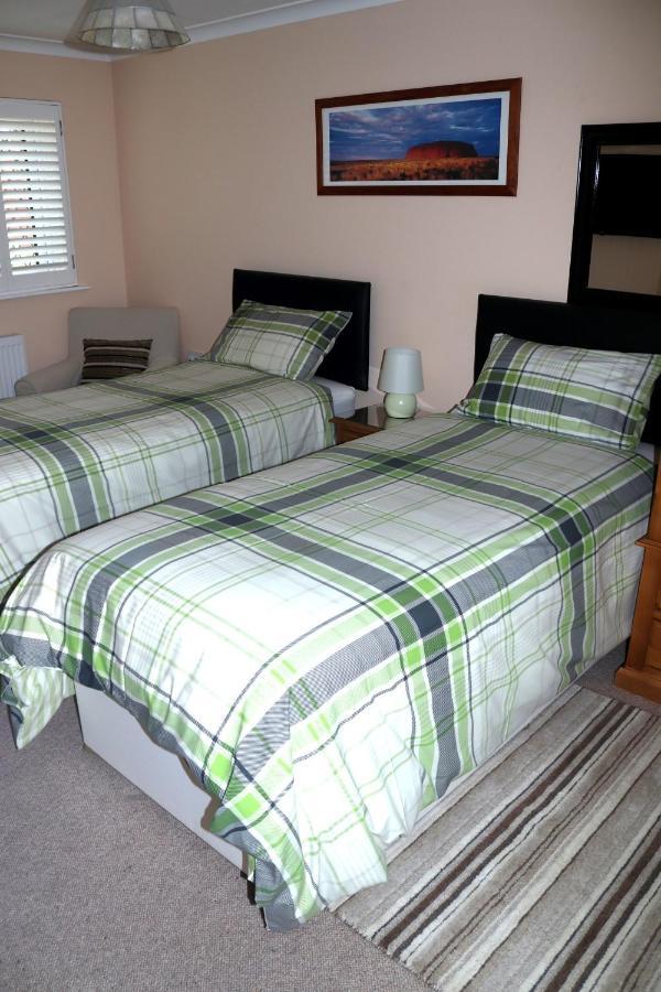 Highworth House Bed & Breakfast สวินดอน ภายนอก รูปภาพ